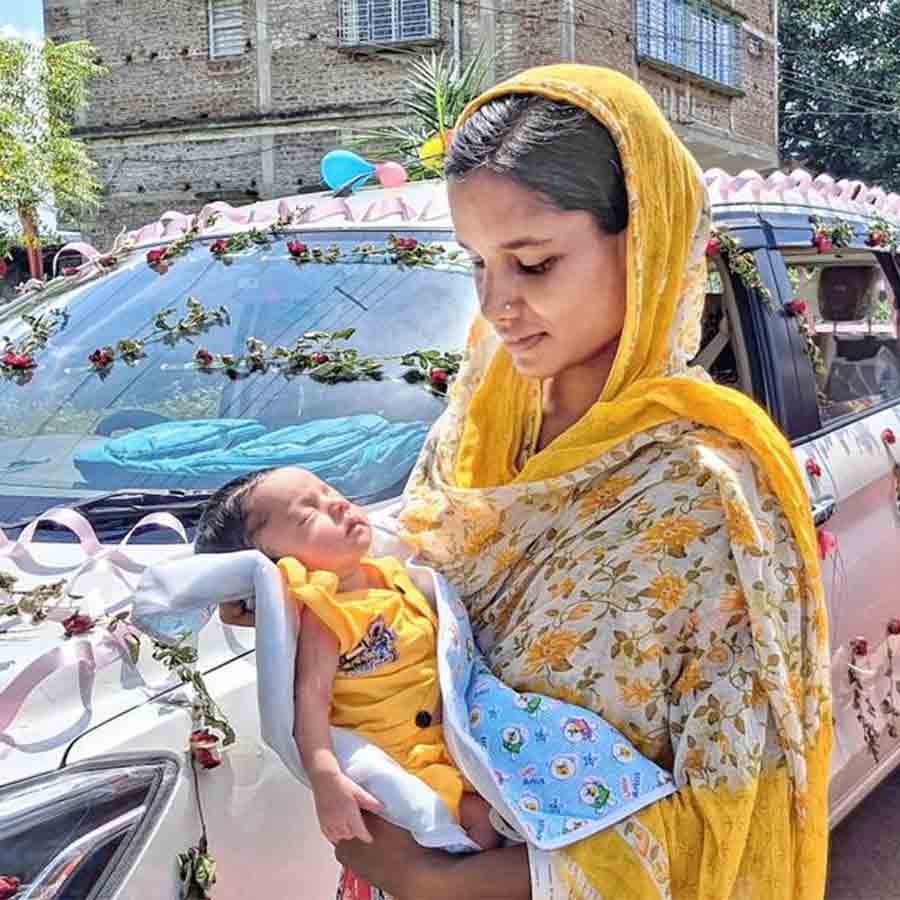 A person from Kirnahar welcome her newborn daughter in the most glamorous way