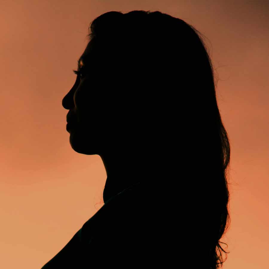 চার বছর বয়স থেকে কথা বলতে শুরু করেছিল শান্তি। তবে ইহজীবনের চেয়ে ‘পূর্বজন্মের কথা’ই বেশি বলত সে। শান্তির দাবি ছিল, তার নাকি ‘পুনর্জন্ম’ হয়েছে। বার বার শ্বশুরবাড়ি, সংসারের কথা বলত সে। মনগড়া কাহিনি ভেবে শান্তির বাবা-মা এই ঘটনাটিকে প্রথমে বিশেষ আমল দিতে চাননি। কিন্তু দিনের পর দিন শান্তির মধ্যে এই নিয়ে আলোচনা করার প্রবণতা বাড়তেই থাকে।