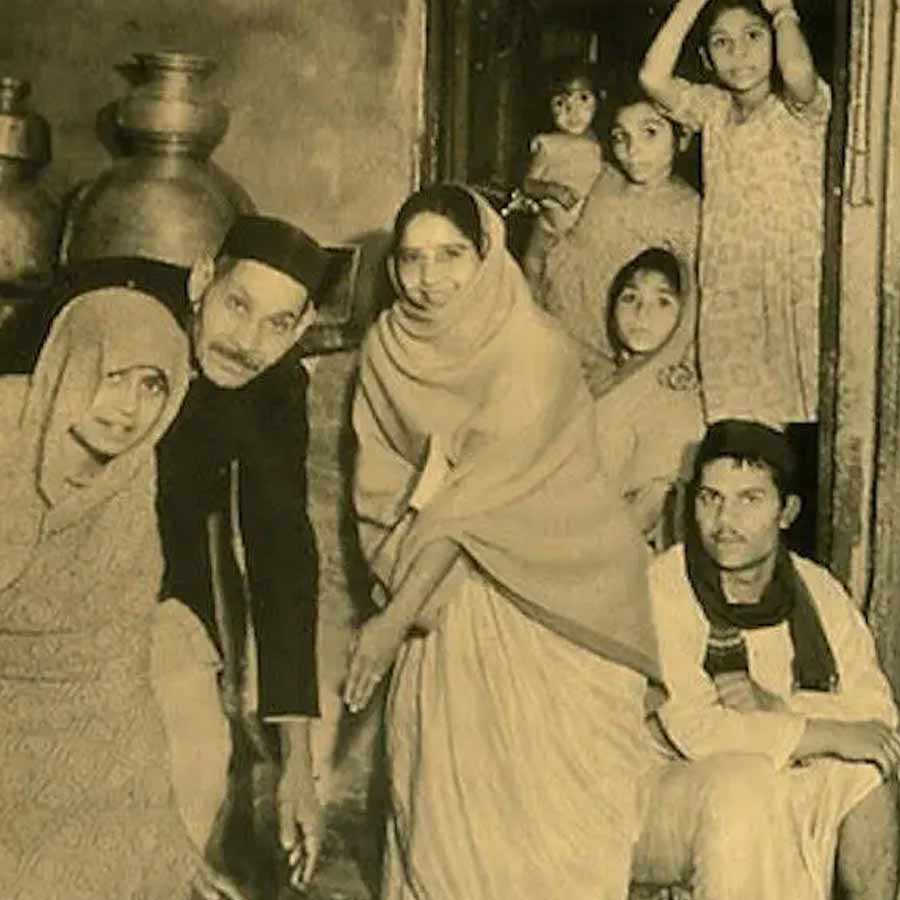 মথুরায় যাওয়ার জন্য মাঝেমধ্যেই জেদ ধরত শান্তি। স্বামীর নাম মুখে না আনলেও মথুরা গেলে সে যে সরাসরি সকলকে তার শ্বশুরবাড়ির ঠিকানায় নিয়ে যেতে পারে, সেই দাবিও করত শান্তি। ‘পূর্বজন্মে’ সে কী ধরনের পোশাক পরত, কী কী খেতে ভালবাসত— সে সমস্ত জানিয়ে মাকে অতীত জীবনের গল্প শোনাত শান্তি।