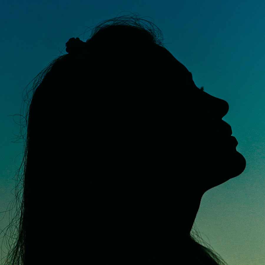 শান্তির ‘পূর্বজন্মের’ নাম ছিল লুগদি দেবী। ১৯০২ সালের জানুয়ারি মাসে মথুরায় জন্ম হয়েছিল লুগদির। ১০ বছর বয়সে কেদারনাথের সঙ্গে বিয়ে হয়েছিল তার। কেদারনাথের প্রথম স্ত্রী মারা যাওয়ার পর আবার বিয়ে করেছিলেন তিনি। লুগদি তাঁর দ্বিতীয় স্ত্রী।