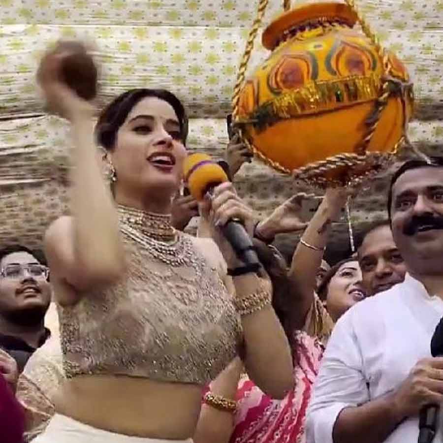 Janhvi Kapoor trolled for chanting Bharatmata ki jai at a Janmashtami event dgtl