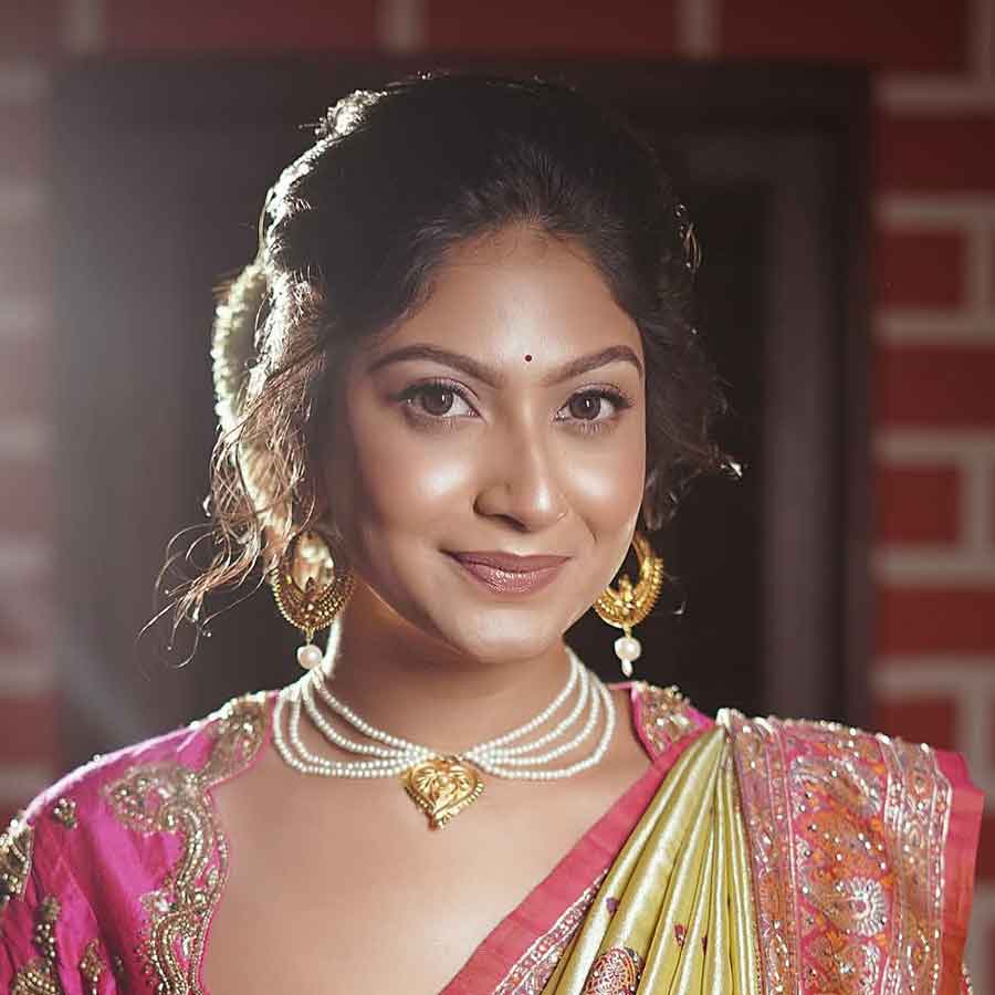 Bengali serial actor Suvosmita Mukherjee and Sourav Chakraborty is the lead pair of star jalshas new bengali serial named lakhmijhapi dgtl