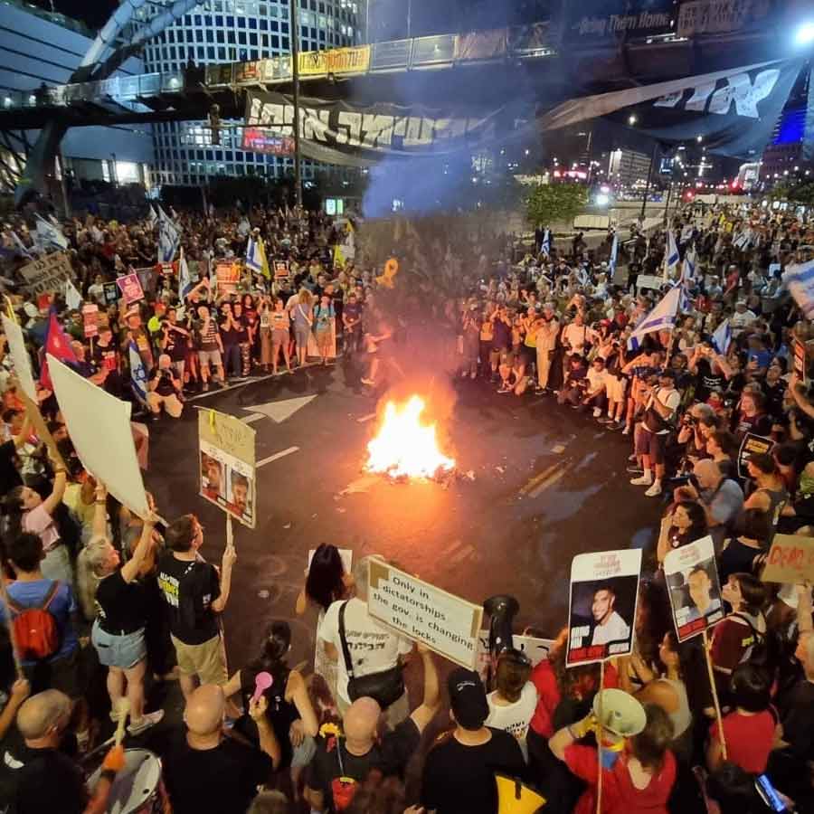 Israelis hold nationwide protest and strike to end the Gaza war dgtl