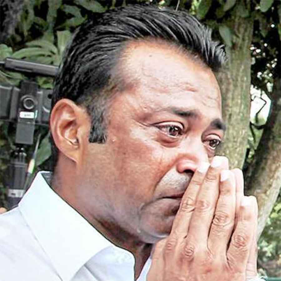 Leander Adrian Paes cried at vece Paes's funeral