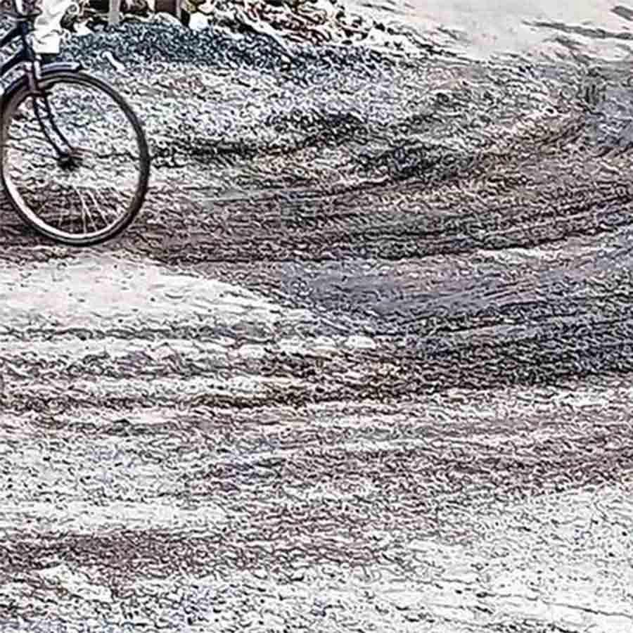 Local residents angry with the poor condition of Roads in raniganj