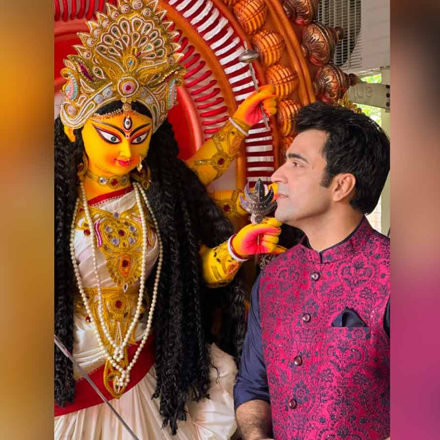 ঢাকের তালে আবীর দুলবেন?