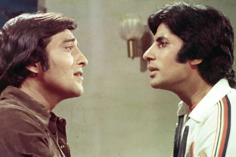 Vinod Khanna and Amitabh Bachchan