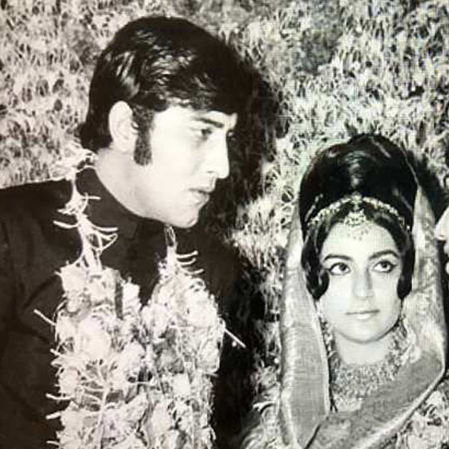 Vinod Khanna with his wife