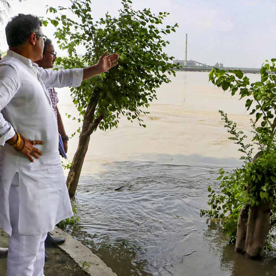 Heavy rain in Delhi and Mumbai, IMD issues red alert, Yamuna river crosses danger mark dgtl