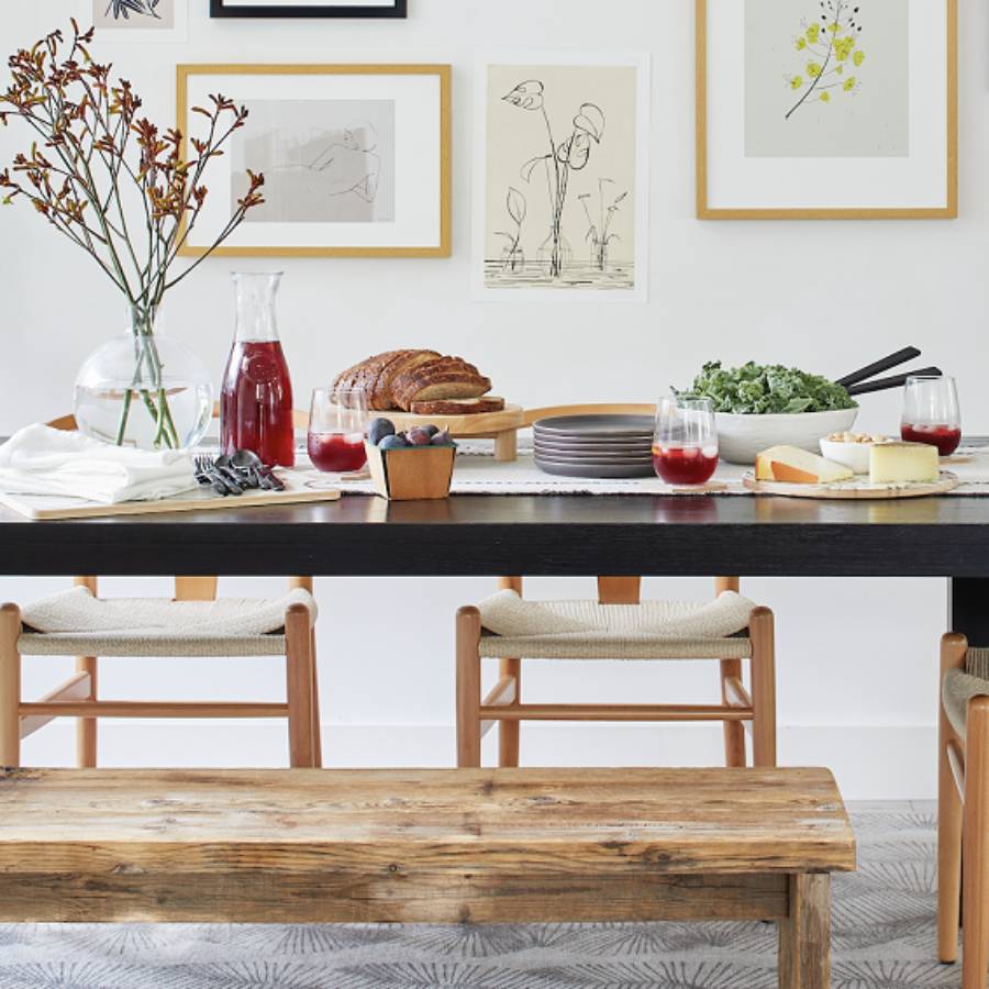 খাবার টেবিল যদি সুন্দর করে সাজানো যায়, তা হলে পুষ্টি জোগানের পর্বটি বেশ মনোরম হতে পারে।