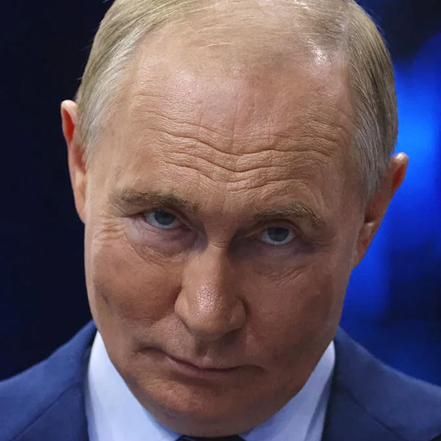 Report claims Russia’s President Vladimir Putin bodyguards carried a suitcase to Alaska Summit to collect his faecal waste