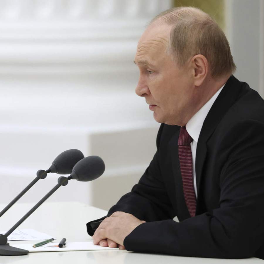 Report claims Russia’s President Vladimir Putin bodyguards carried a suitcase to Alaska Summit to collect his faecal waste