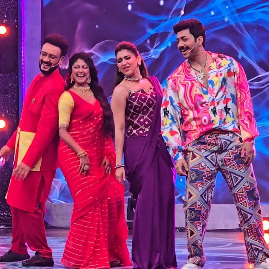 Tollywood actor Oindrila Sen and Rohaan Bhattacharjee is the host of new Television show Robibaar shonge jalsha parivaar dgtl