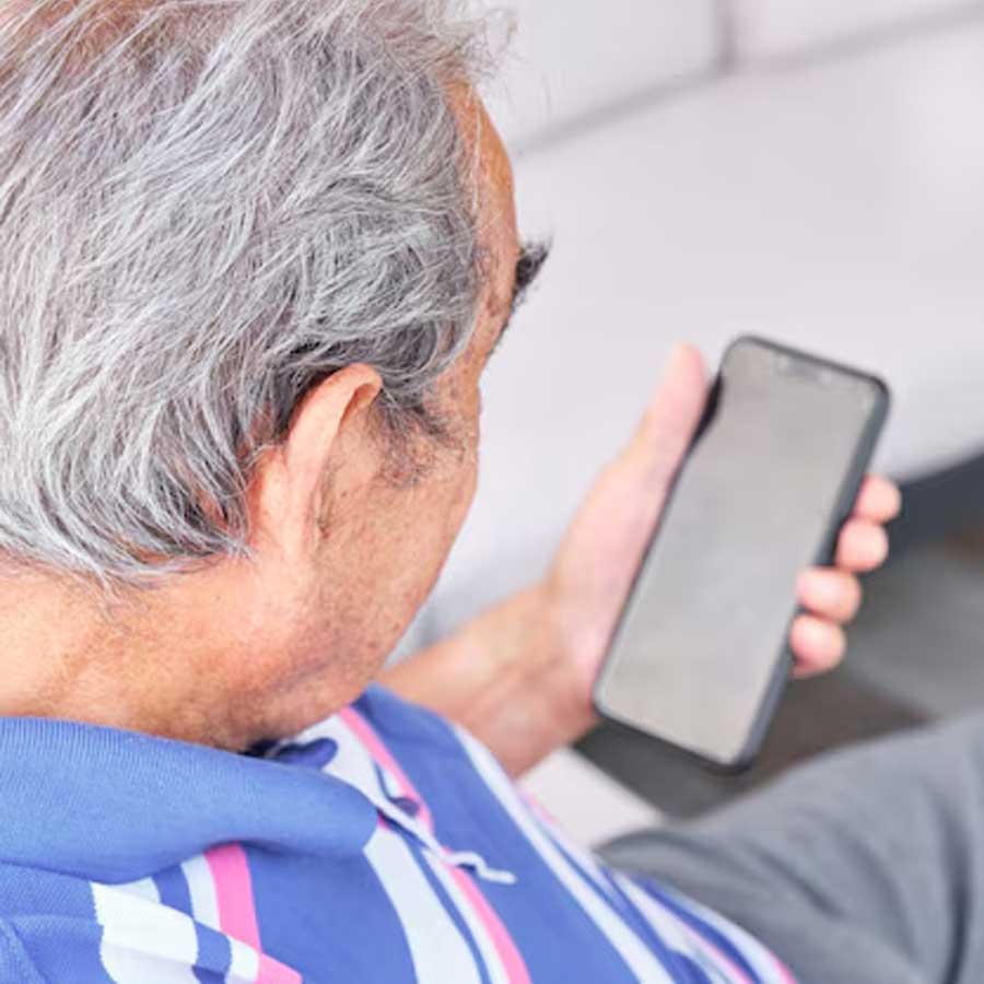 75 year old man wants to divorce his wife as he falls in love with chatbot AI in China dgtl