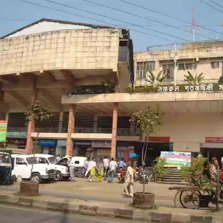 Madhyamgram Municipality ordered to use eco friendly plates and glasses