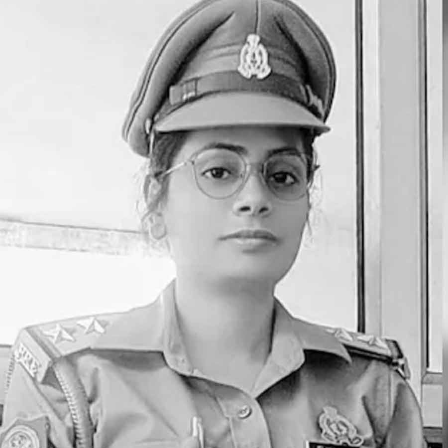 Cop in UP falls from bike while trying to save stray dog, died dgtl