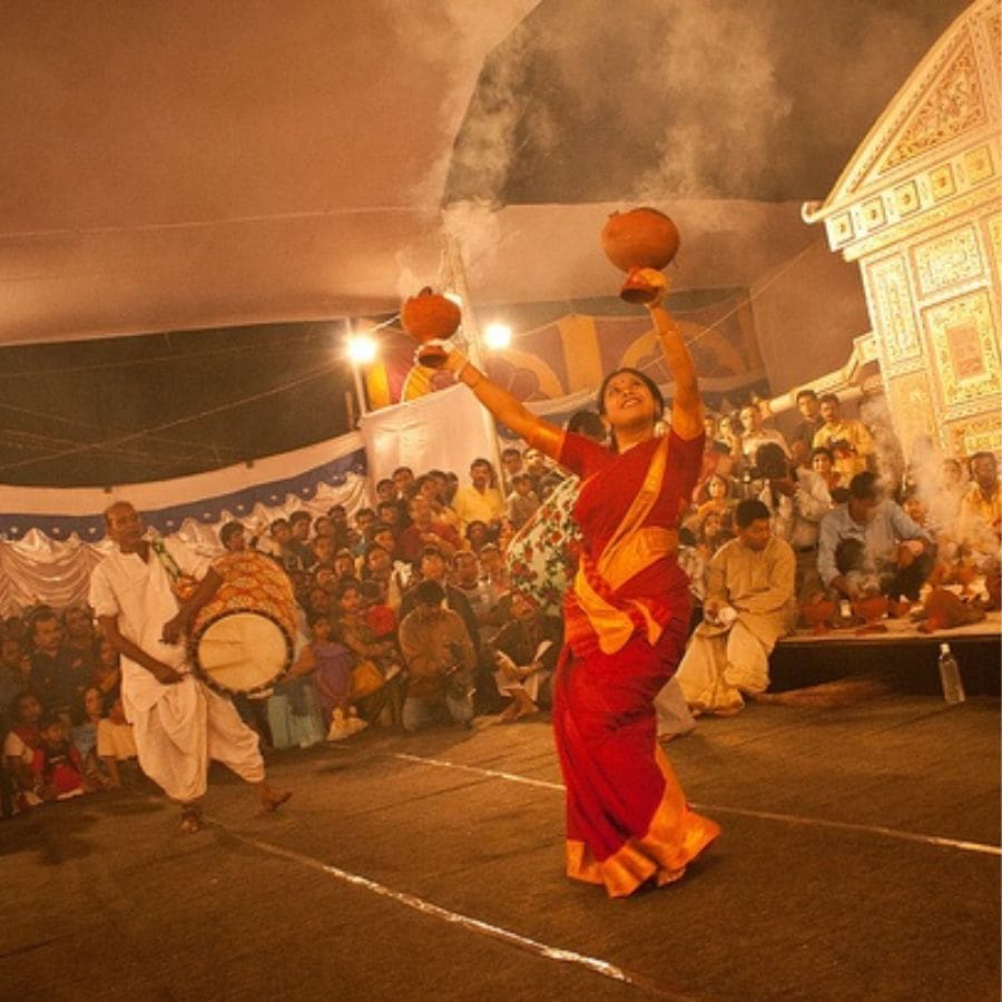 From Dhak, Dhunuchi dance to kumartuli Idols, How Instagram Reels Bring Alive the Spirit of Durga Puja dgtl