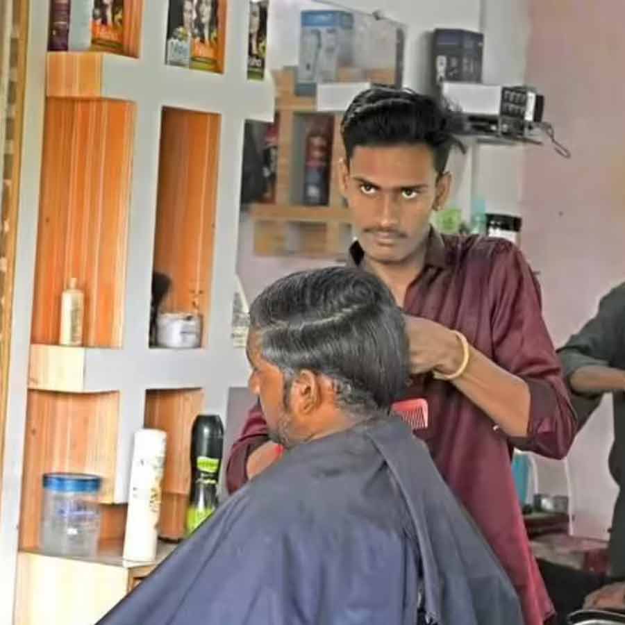 78 years after Independence, first Dalit gets a haircut at an upper-cast-only saloon at Alvada Gujarat dgtl