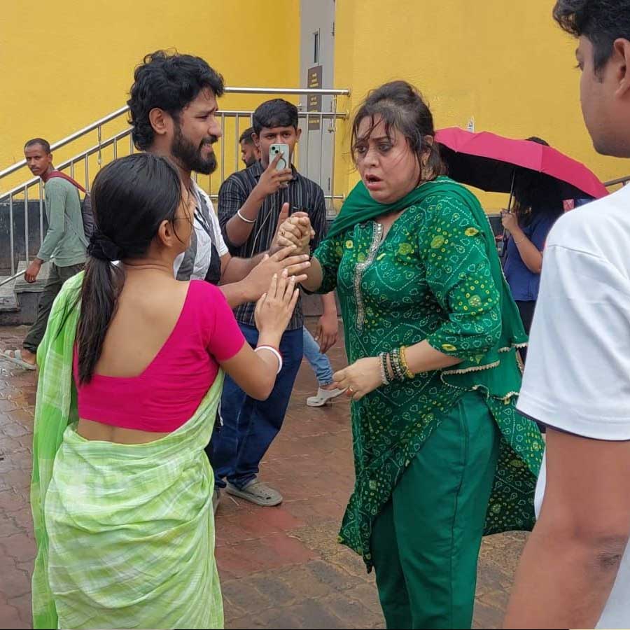 Actress Kanchana Moitra reactions why she was furious at Sealdah station dgtl