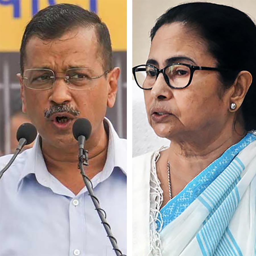Arvind Kejriwal said no leader of any current party can compare to Mamata Banerjee's stature among the opposition