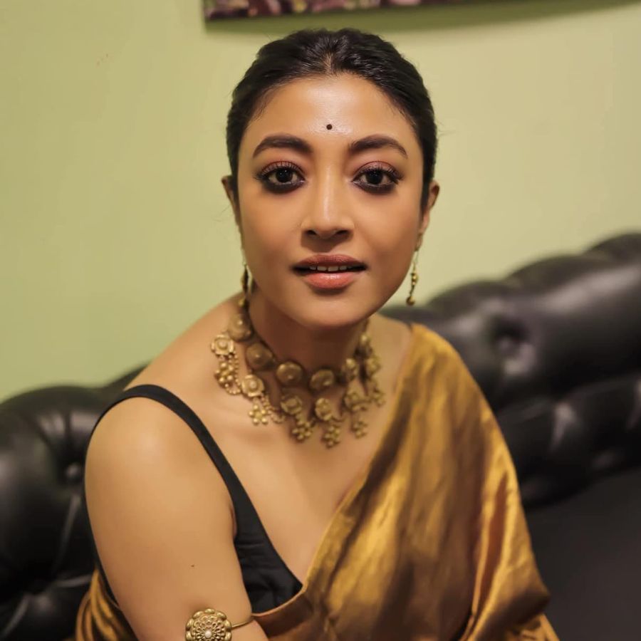 Best Places in Kolkata to Buy Affordable Designer Blouses for Durga Puja 2025 dgtl