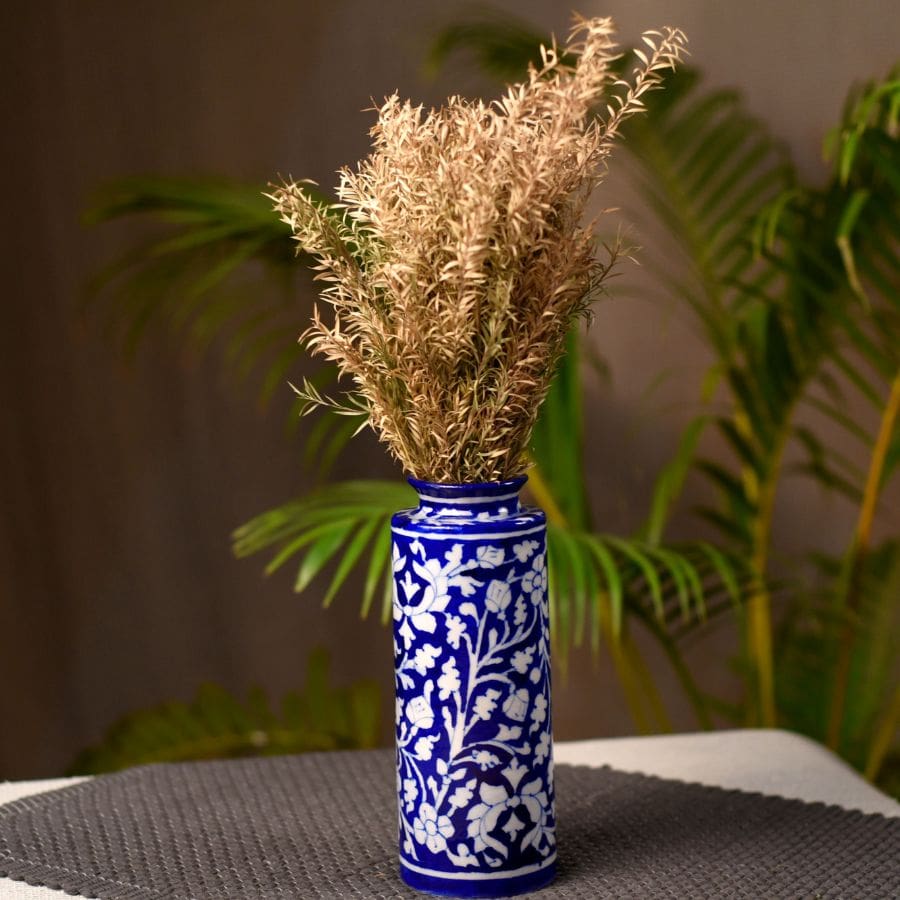 পুজো তো প্রায় এসেই গেল। উৎসবের আবহে বাড়িতে অতিথিদের আনাগোনা লেগেই থাকবে। তার আগে কম খরচে এই বিশেষ কিছু উপকরণের মাধ্যমে সাজিয়ে তুলুন আপনার গৃহকোণকে। 