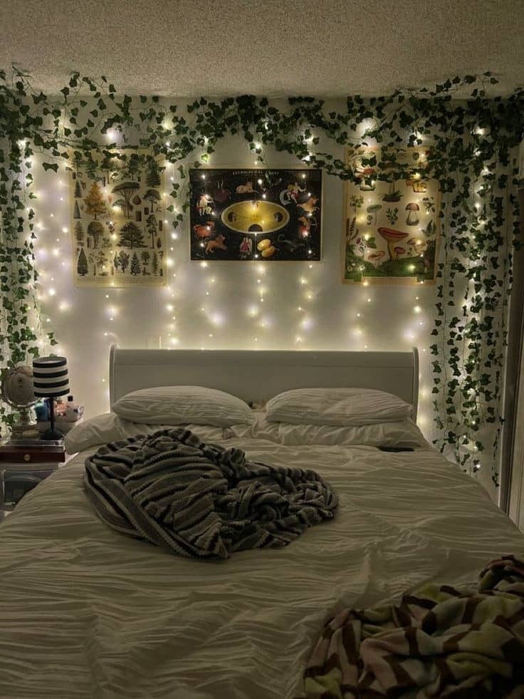 আলো মানুষের মনকেও স্পর্শ করে। সকালে ঘুম থেকে উঠে পর্দা সরালে প্রথমেই যে আলো ঘরে ঢোকে, তাতে দিনের শুরুটা যেন অন্যভাবেই হয়। অথবা নির্জন একাকী রাতে অন্ধকার বারান্দায় মৃদু আলোর টুনি লাইটও মন ভাল করার সঙ্গী হয়। সাধের বাড়িটিকে এভাবেই সাজিয়ে তুলতে পারেন বাহারি আলো দিয়ে। এটি যেমন ঘরে আলাদা আমেজ তৈরি করে, তেমন সহজলভ্যও বটে। 