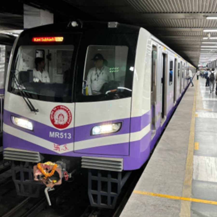 Metro services disrupted in Kolkata, metro not running from Maidan to Tollygunge dgtl