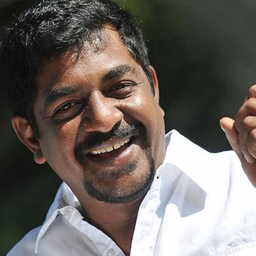 দক্ষিণী ফিল্মজগতের স্বনামধন্য ছবিনির্মাতা যোগরাজ ভট্ট। কন্নড় ভাষায় একাধিক ছবি পরিচালনা করেছেন তিনি। পরিচালনার পাশাপাশি অভিনয় করতেও দেখা গিয়েছে তাঁকে। তবে তাঁর কেরিয়ারের গোড়ার দিক খুব একটা সুখকর ছিল না।