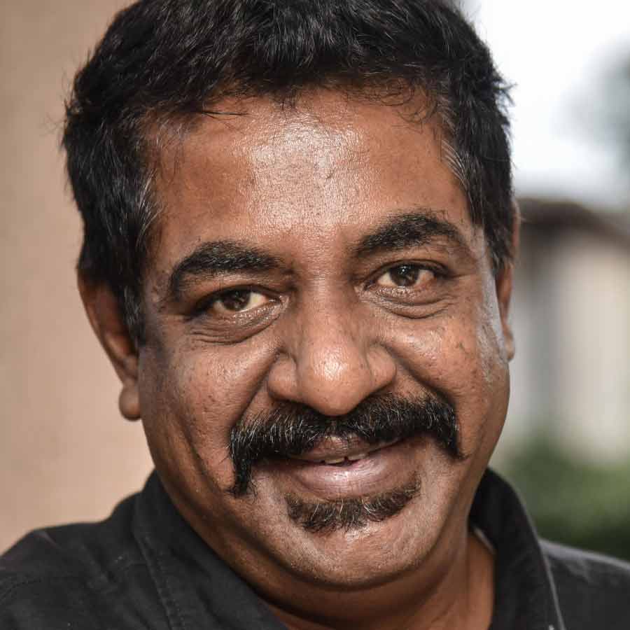 সংবাদমাধ্যম সূত্রে খবর, কেরিয়ারের শুরুতে বিজ্ঞাপনের জন্য স্বল্পদৈর্ঘ্যের ছবি নির্মাণ করতেন যোগরাজ। এমনকি, নানা বেসরকারি সংস্থার জন্য প্রচারমূলক ছবিও তৈরি করতেন তিনি। কিন্তু তাঁর স্বপ্ন ছিল বড় পর্দায় কাজ করার।