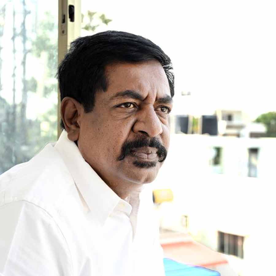 মনে মনে বোনা স্বপ্নকেই বাস্তব রূপ দিতে শুরু করেন যোগরাজ। একটি রোম্যান্টিক ছবির জন্য চিত্রনাট্য লিখে ফেলেছিলেন তিনি। সিদ্ধান্ত নিয়েছিলেন, এই ছবিটির মাধ্যমেই বড় পর্দায় পরিচালনার ক্ষেত্রে হাতেখড়ি করবেন। কিন্তু পদে পদে বাধার সম্মুখীন হচ্ছিলেন।