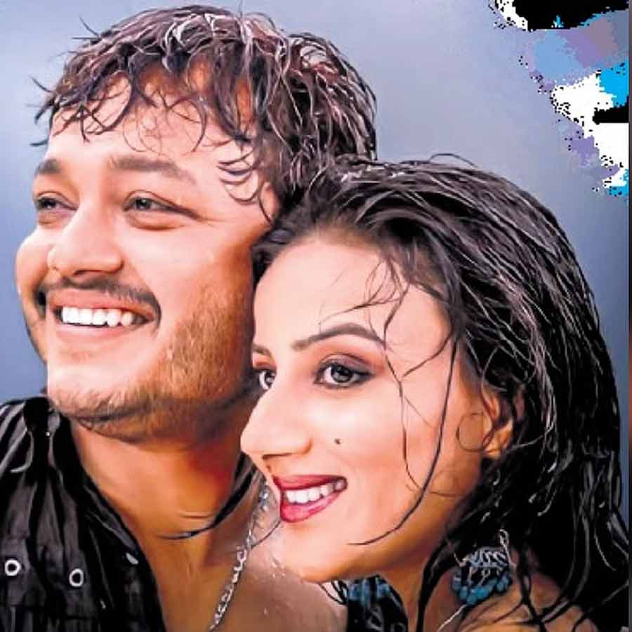 যোগরাজ ভেবেছিলেন, কন্নড় ভাষায় তাঁর প্রথম ছবিটি মুক্তি পাবে। ছবির নাম রাখবেন ‘মুঙ্গারু মালে’। যেমন ভাবা, তেমন কাজ। ছবির নামে সিলমোহর দিয়ে ফেলেন তিনি। তার পর শুরু হয় নায়ক-নায়িকার সন্ধান।