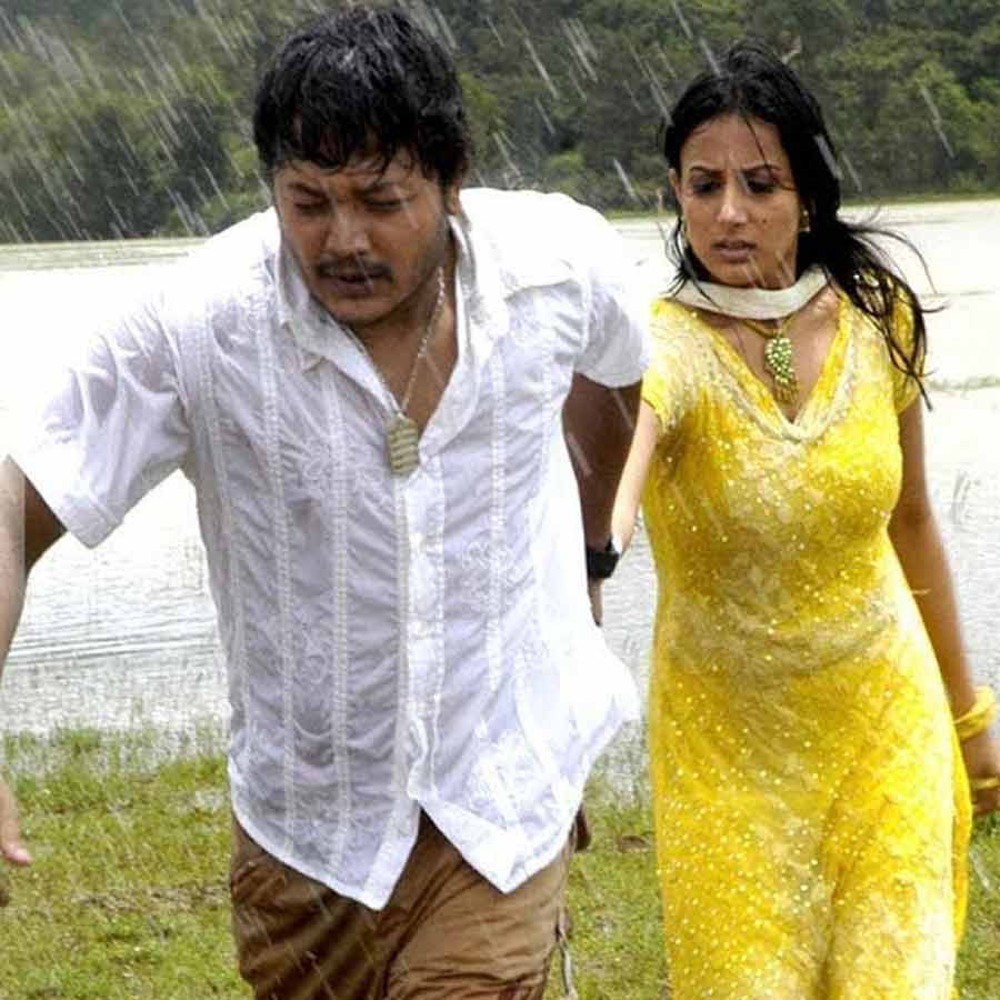 ‘মুঙ্গারু মালে’ ছবিটির ৮০ শতাংশ দৃশ্য বৃষ্টির মধ্যে শুট করা হয়েছিল। এই ছবিতে সোনু নিগম, উদিত নারায়ণ, সুনিধি চৌহান, শ্রেয়া ঘোষাল এবং কুণাল গাঞ্জাওয়ালার মতো বলিপাড়ার জনপ্রিয় সঙ্গীতশিল্পীরা গান গেয়েছিলেন।