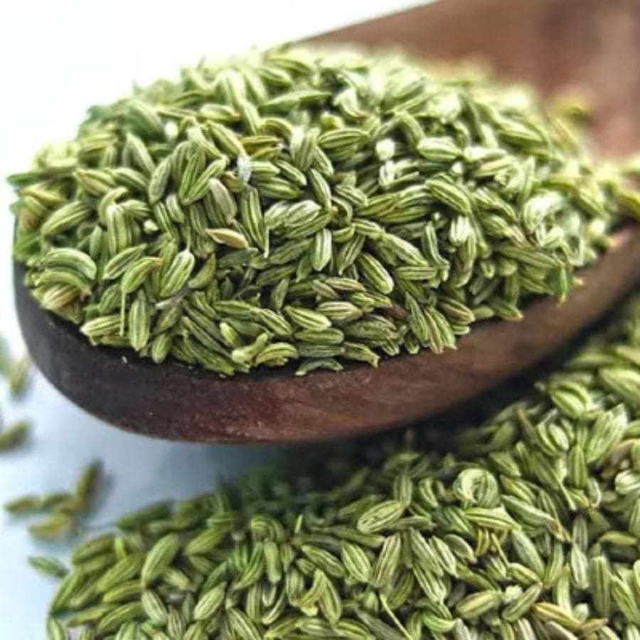 মৌরি: অনেকেই খাওয়ার শেষে মৌরি খান। হজমের জন্য তা খুবই উপকারী। মৌরি দেওয়া চা বা মৌরি ভেজানো জল গ্যাস-অম্বল দূর করতে ভীষণ কাজে দেয়।