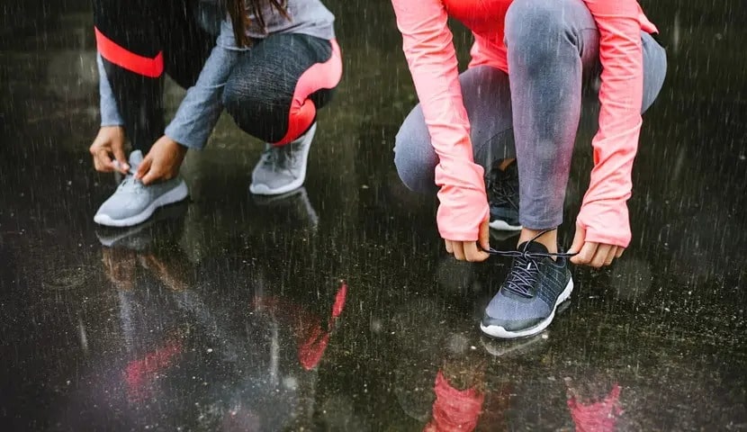 নিজের আরাম, স্টাইল, রং- সব পরখ করেই বাছাই করুন আপনার পুজো পারফেক্ট জুতো। 