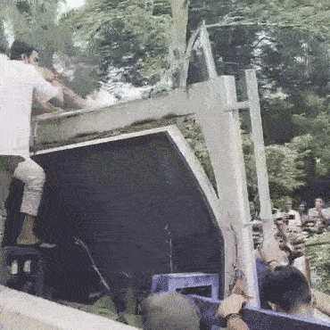 অহমদাবাদের স্কুলে বিক্ষোভ।