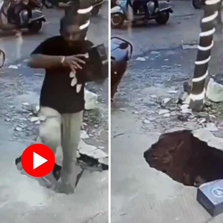 Youth Falls Into Drain After Cover Breaks in Front of Bakery in Maharashtra’s Chandrapur dgtl