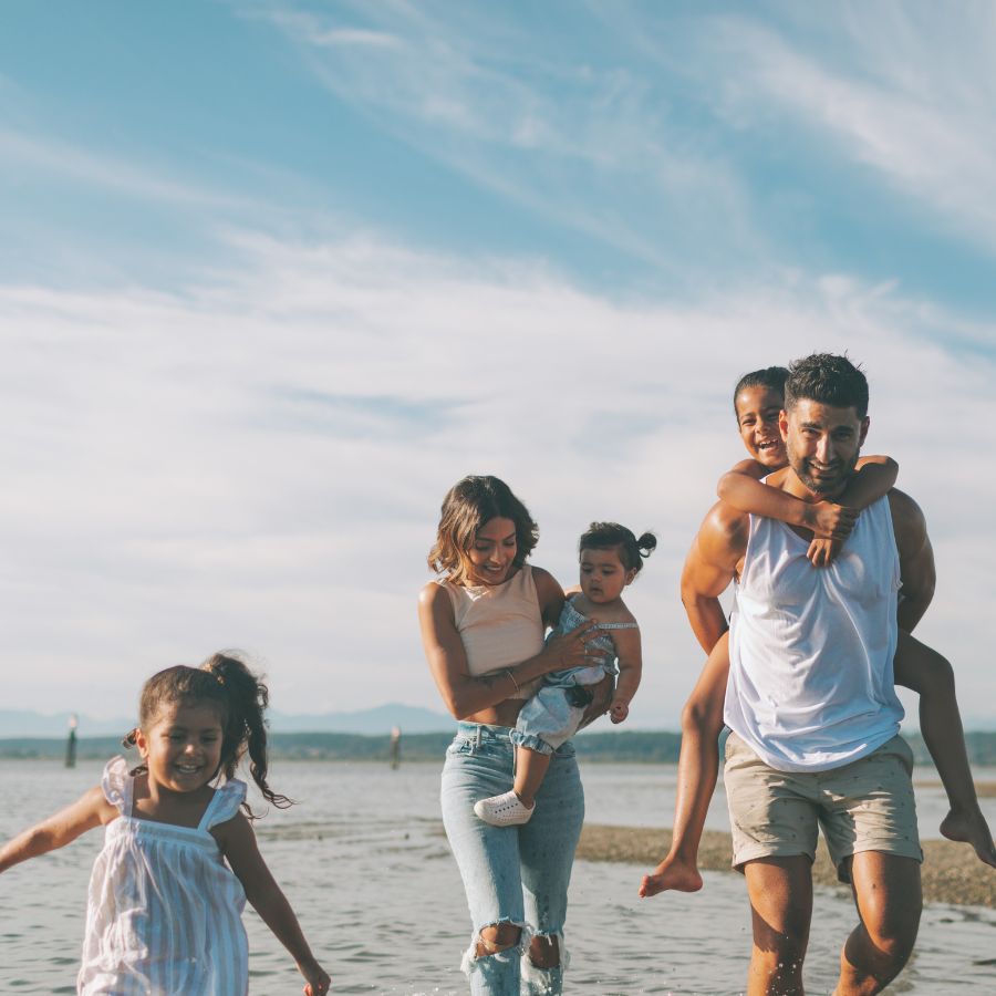 তা হলে আর কী! এই সহজ টিপসগুলি মনে রাখুন আর পরিবারের ছোট্ট সদস্যকে নিয়ে মন ভরে উপভোগ করুন পুজোর সফর। (এই প্রতিবেদনটি ‘আনন্দ উৎসব’ ফিচারের একটি অংশ।)