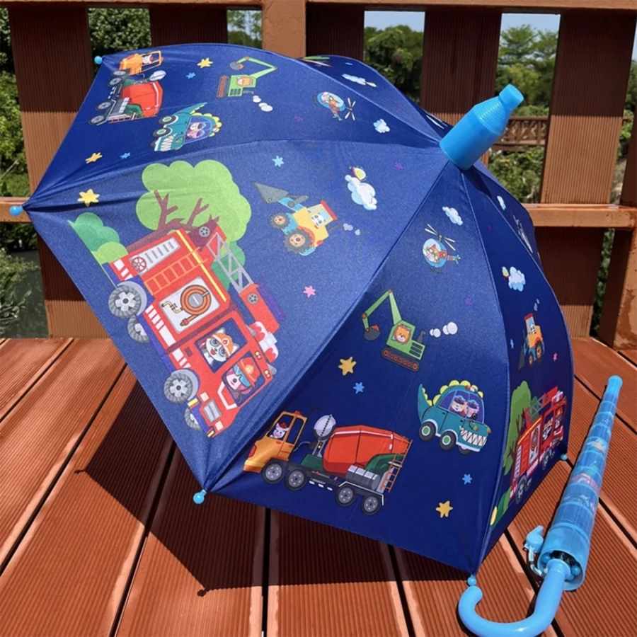 এ ছাড়াও রয়েছে রং বদলের ছাতা। এ ছাতার ক্যানোপি তাপমাত্রার উপরে নির্ভর করে রং পরিবর্তন করবে। অন্য দিকে রয়েছে, সুগন্ধী ছাতা। ছাতার কাপড় থেকে বেরোনো হালকা সুবাস মনকে সতেজ করে তুলবে।