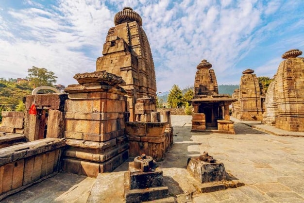 কথিত, হিমাচল প্রদেশের কাঙরায় নাকি কঠিন তপস্যা করে শিবের বর পেয়েছিলেন রাবণ। তাই এখানকার বাসিন্দারা রাবণ দহন করেন না দশমীর দিন।