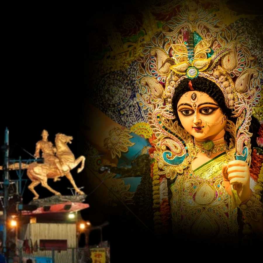 কলকাতার অলিতে গলিতে ছড়িয়ে আছে এমন অসংখ্য দোকান আর বাজার, যেখানে মধ্যবিত্তের পকেট সামলে পুজো বেশ ভালই জমে ওঠে। চলুন ঘুরে আসা যাক তেমনই কিছু জনপ্রিয় ঠেক থেকে