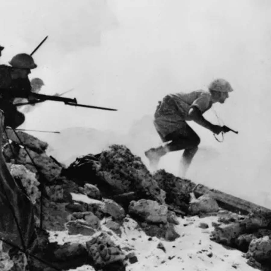 মিত্রশক্তি যুদ্ধে জিতলেও ক্ষয়ক্ষতির পরিমাণ ছিল বিপুল। অন্য দেশের তুলনায় কম হলেও ক্ষতি হয়েছিল মার্কিন যুক্তরাষ্ট্রেরও। আবহাওয়া পরিবর্তন কোনও যুদ্ধে যে কত বড় সমস্যার কারণ হতে পারে তা মার্কিন প্রশাসন ভাল ভাবে টের পেয়েছিল। যুদ্ধের সময় তাদের জাহাজে বরফ জমে যেত। অস্ত্র এবং রাডার অকেজো হয়ে পড়ত। পাশাপাশি ইঞ্জিন, জ্বালানি ঠান্ডায় জমে যাওয়ার মতো পরিস্থিতিরও সম্মুখীন হয় মার্কিন সেনাবাহিনী। যথাযথ শীতবস্ত্র না পাওয়ায় ফ্রস্টবাইটের মতো অসুস্থতায় ভুগতে হয় বেশ কিছু সেনাকে। টহলদারির সময় উত্তর আটলান্টিকে মার্কিন ও ব্রিটিশ জাহাজ বার বার ক্ষতিগ্রস্ত হয়েছিল ঠান্ডার কারণে। যদিও এত সমস্যার সম্মুখীন হয়েও শেষ পর্যন্ত জিতেছিল মার্কিন যুক্তরাষ্ট্রের মিত্রশক্তি। 