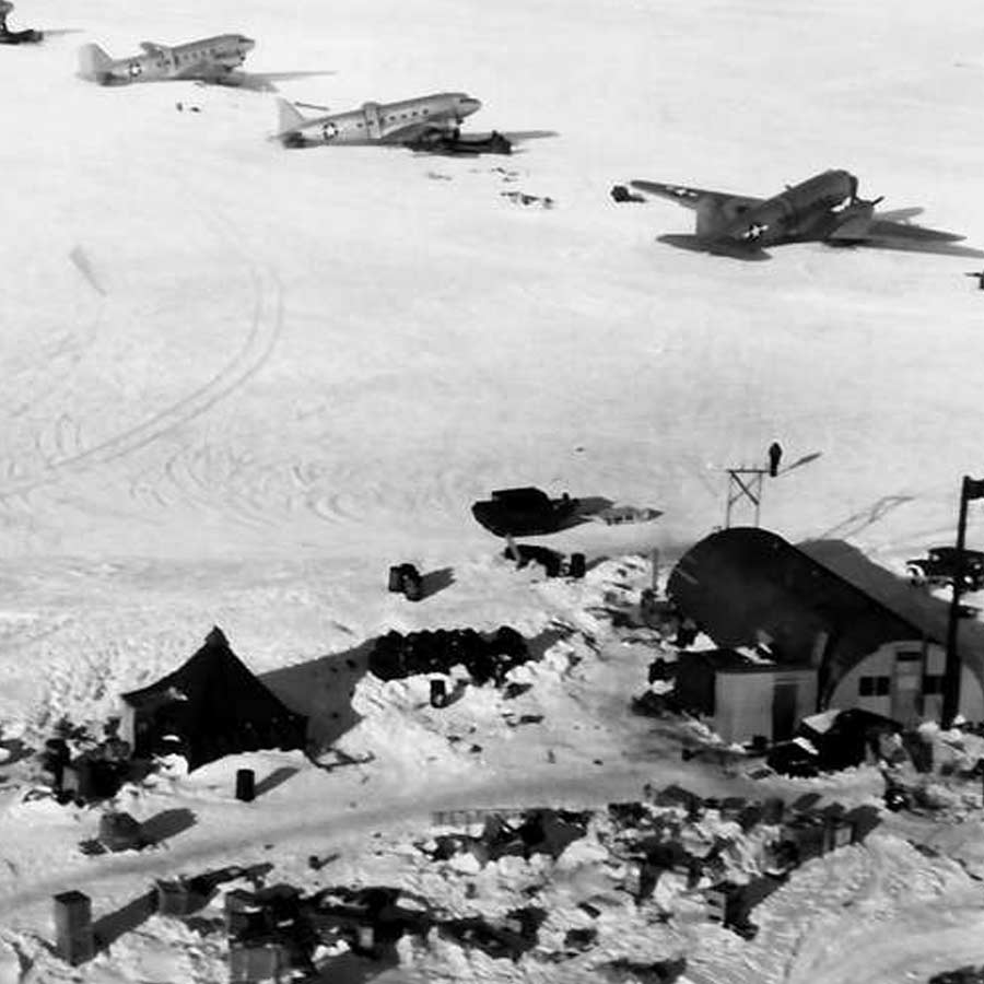  যে হেতু দ্বিতীয় বিশ্বযুদ্ধে আবহাওয়া সবচেয়ে নেতিবাচক কারণ ছিল, তাই সেনারা এই অভিযানের মধ্যে দিয়ে আবহাওয়া ও জলবায়ু নিয়ে বিশেষ গবেষণা করেন। আন্টার্কটিকার চরম ঠান্ডা, ঝোড়ো হাওয়া ও আবহাওয়ার ধরন নিয়ে গবেষণা করেন।