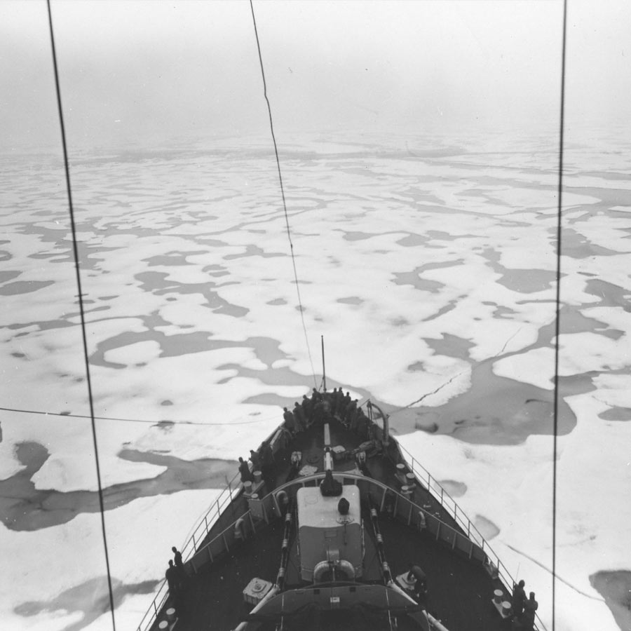 দ্বিতীয় বিশ্বযুদ্ধে মূলত মার্কিন যুক্তরাষ্ট্রের জাহাজ ও বিমানগুলি বিকল হয়ে যায় ঠান্ডার কারণে। তাই এই অভিযানের শুরুতেই ঠান্ডা পরিবেশে বিমান, হেলিকপ্টার, জাহাজ ও যানবাহন কেমন কাজ করে তা নিয়ে পরীক্ষা-নিরীক্ষা করা হয়। এর ফলে অনেক যন্ত্র বিকল হয়ে পড়লেও তা কী ভাবে পুনরায় ব্যবহার করা যায় তার কারণও খুঁজে পান গবেষকেরা।