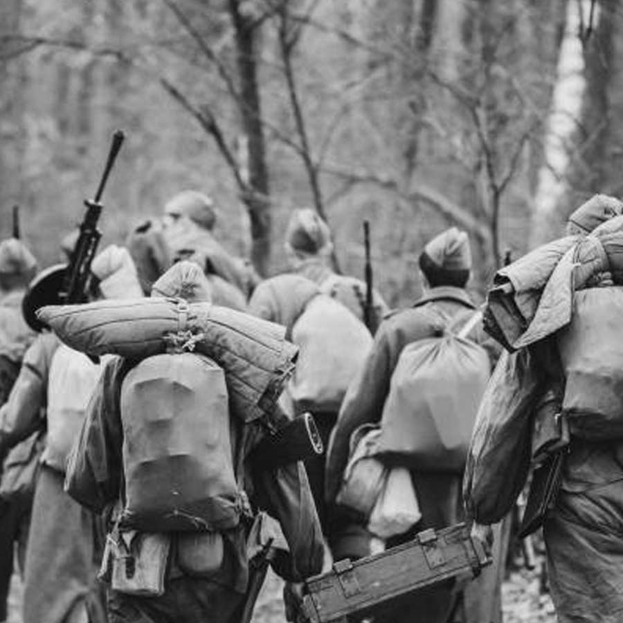 কিন্তু ‘অপারেশন হাইজাম্প’-ই নাম কেন? মূলত এটি মার্কিন নৌসেনার ব্যবহৃত সাঙ্কেতিক নাম ছিল। সে সময় মার্কিন নৌবাহিনীতে ‘হাইজাম্প’, ‘ডিপফ্রিজ়’-এর মতো আরও একাধিক সাঙ্কেতিক নাম ব্যবহার করা হত বিভিন্ন অভিযানের ক্ষেত্রে। তবে অনেকে মনে করেন, নামটি ইঙ্গিত করেছিল কঠিন ও ঝুঁকিপূর্ণ একটি অভিযানের দিকে। আন্টার্কটিকার কঠিন পরিবেশে প্রবেশ করাটাকেই একধরনের ‘হাইজাম্প’ হিসাবে দেখা যেতে পারে। সে কারণেই এই অভিযানের নাম দেওয়া হয় ‘অপারেশন হাইজাম্প’।