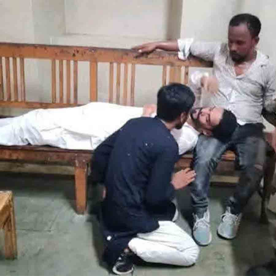 Scuffle breaks out at Dharmatala as police bars ISF from agitation