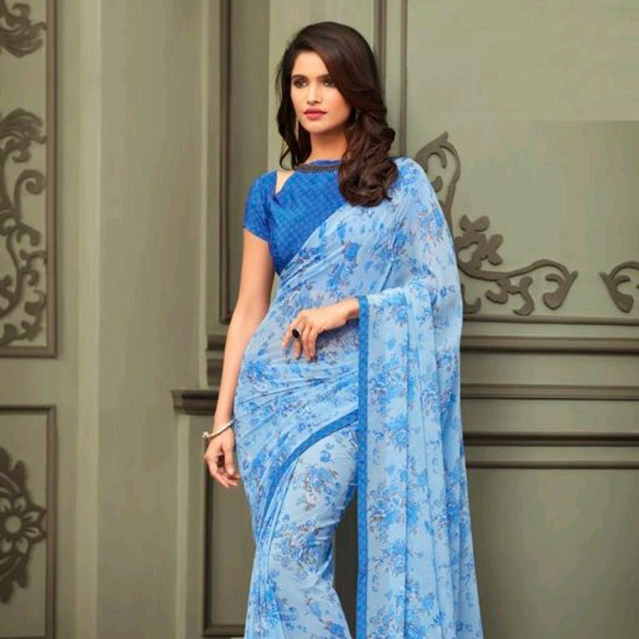 ১০. শিফন: হালকা এবং মসৃণ হওয়ায় শিফনও গরমে আরাম দিতে পারে। এটি খুব দ্রুত শুকিয়ে যায়। তাই বৃষ্টির দিনের জন্য এটিও বেশ উপযোগী। 