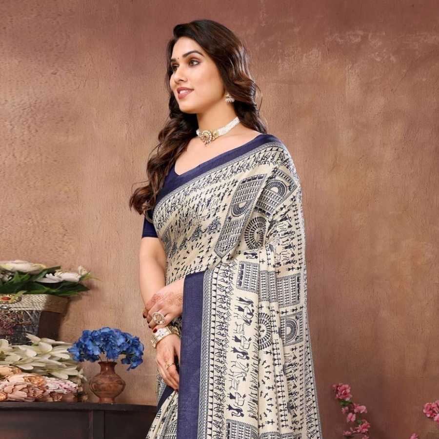 ৫. খাদি: হাতে বোনা খাদি কাপড়ও এই সময়ের জন্য বেশ আরামদায়ক। এর টেক্সচার একটু আলাদা, যা গরমে শরীরকে ঠান্ডা রাখতে সাহায্য করে।