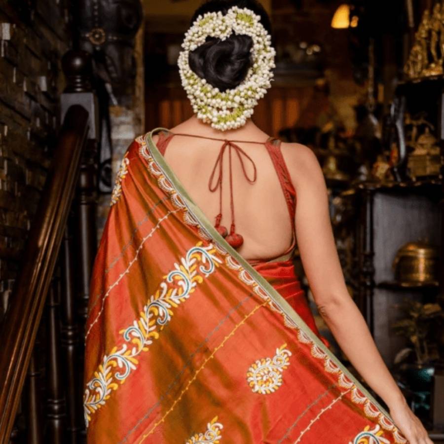 পুজোর দিনগুলিতে সাজসজ্জা যেমন গুরুত্বপূর্ণ, তেমনই জরুরি আরামও। পোশাক যদি তৈরি হয় আরামদায়ক কাপড়ে, তবে আর চিন্তা কীসের! এই প্রতিবেদনটি ‘আনন্দ উৎসব’ ফিচারের একটি অংশ।