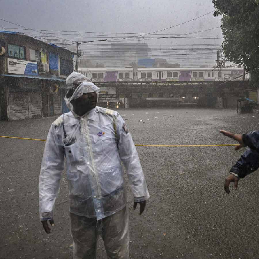 Over 1000 Deaths, Water Entered Bachchan Residence in Mumbai 2005 and More Tragic Events 